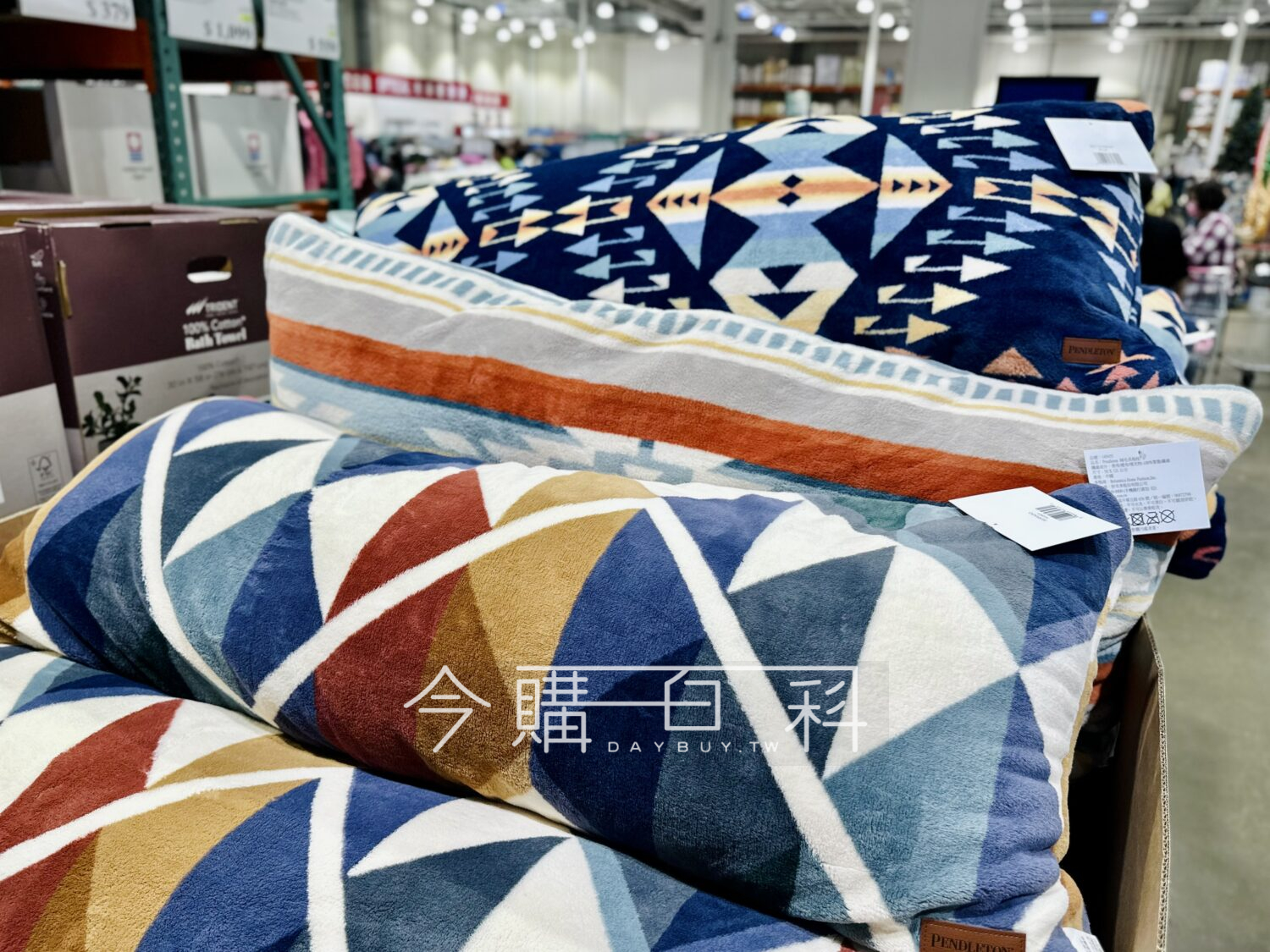 PENDLETON 經典圖騰絨毛長抱枕 #145455