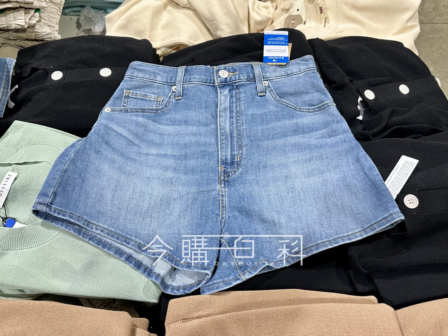 LEVI’S 女高腰牛仔短褲 #148132